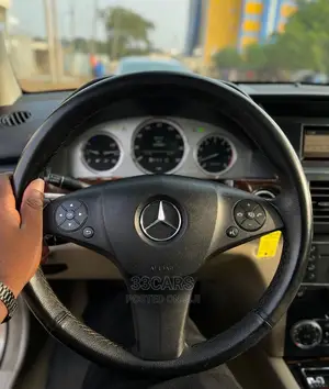 🚙 2010 Mercedes-Benz GLK-Class 350 | Family-Friendly SUV in Abuja - Low Mileage & Well-Maintained - Image 3