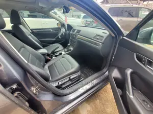 🚗 2016 Volkswagen Passat Sedan | Available in Yaba - Low Mileage, Premium Features - Image 5