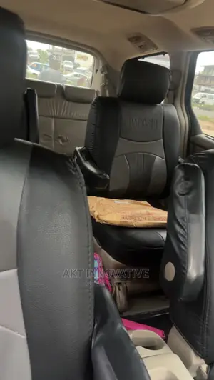 🚐 2006 Gold Toyota Sienna LE | Family-Friendly Vehicle in Osogbo - Low Mileage, Well-Maintained - Image 5