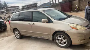 🚐 2006 Gold Toyota Sienna LE | Family-Friendly Vehicle in Osogbo - Low Mileage, Well-Maintained - Image 3