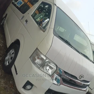 🚐 2017 Toyota Regius Spacious Minivan | Available in Apapa - Reliable & Family-Friendly