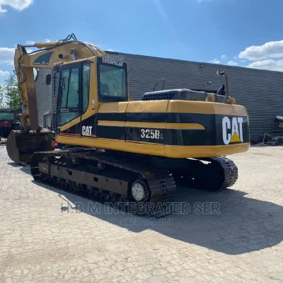 🚜 Caterpillar 320 Excavator for Sale | Well-Maintained in Lagos - Additional Attachments Included