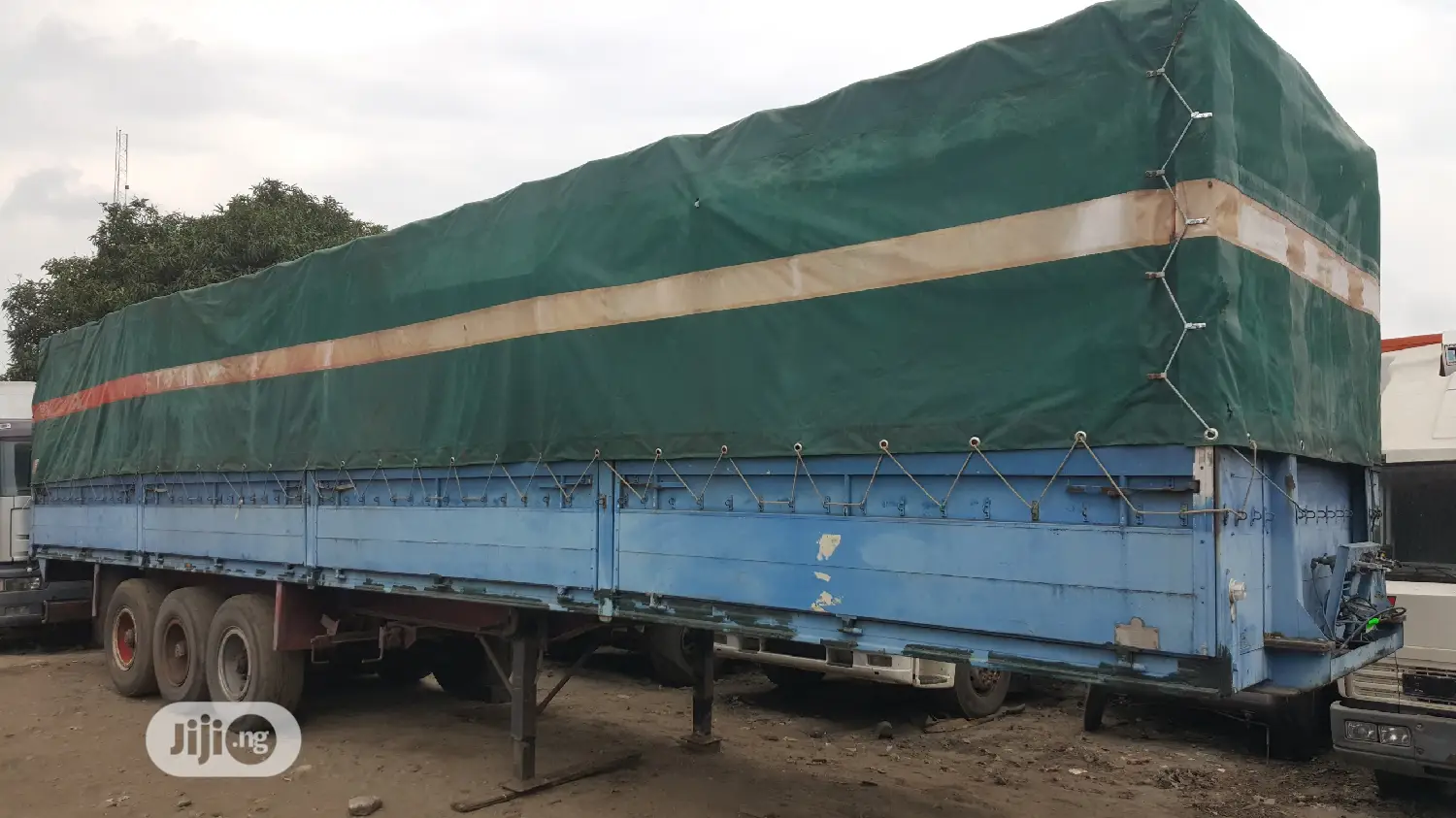 🚛 Tokunbo Heavy-Duty Flatbed Truck | Available in Lagos - Low Maintenance & Reliable