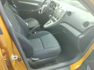 🚗 2009 Toyota Matrix Gold | Spacious Compact Car in Lagos - Low Mileage & Reliable - Image 3