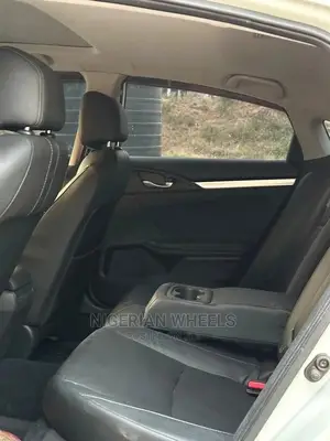 🚗 2016 Honda Civic Excellent Condition | Available in Abuja - Low Mileage & Modern Features - Image 5
