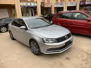 🚗 2016 Volkswagen Passat Reliable Family Sedan | Available in Lagos - Low Mileage & Well-Maintained - Image 3