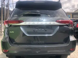 🚙 2022 Black Toyota Fortuner | Spacious Family SUV in Magodo - Low Mileage & Warranty - Image 3