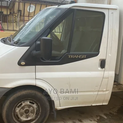 🚚 Ford Reliable Refrigerated Box Truck | Available in Lagos - Low Mileage & Well-Maintained
