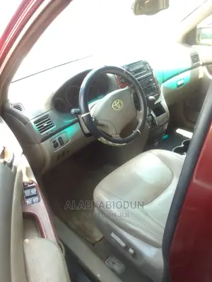 🚐 2005 Toyota Sienna Family Minivan | Available in Lagos - Low Mileage & Spacious - Image 3