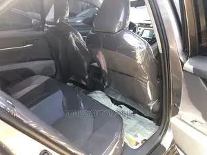🚗 2019 Toyota Camry LE Gray | Available in Lagos - Low Mileage & Spacious - Image 5