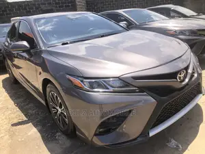 🚗 2019 Toyota Camry LE Gray | Available in Lagos - Low Mileage & Spacious - Image 3