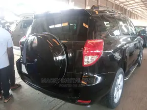 🚙 2007 Toyota RAV4 Sport 4x4 | Available in Lagos - Well-Maintained & Spacious - Image 5