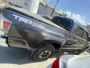 🚙 2020 Toyota Tacoma Reliable Truck | Available in Lagos Ojo - Low Mileage & Great Features - Image 4