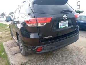 🚙 2018 Toyota Highlander XLE | Spacious SUV in Port Harcourt - Low Mileage & Family-Friendly - Image 4