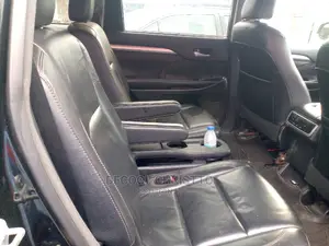 🚙 2018 Toyota Highlander XLE | Spacious SUV in Port Harcourt - Low Mileage & Family-Friendly - Image 5