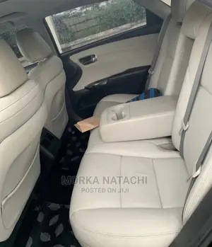 🚗 2013 Toyota Avalon Family Sedan | Available in Lagos - Low Mileage & Well-Maintained - Image 4