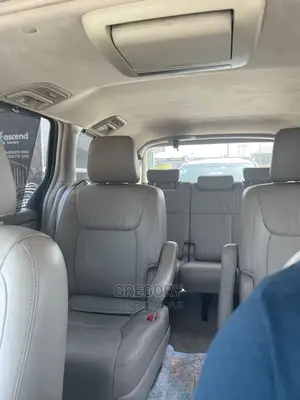 🚐 2009 Toyota Sienna XLE Limited AWD | Family-Friendly in Ekiti - Well-Maintained & Spacious - Image 3