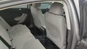 🚗 2009 Volkswagen Passat Green Sedan | Available in Lagos - Well-Maintained & Spacious - Image 5