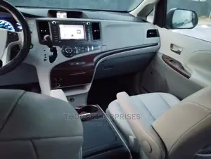 🚐 2012 Toyota Sienna Family Minivan | Available in Port Harcourt - Spacious & Well-Maintained - Image 3