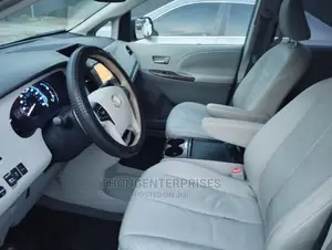 🚐 2012 Toyota Sienna Family Minivan | Available in Port Harcourt - Spacious & Well-Maintained - Image 4