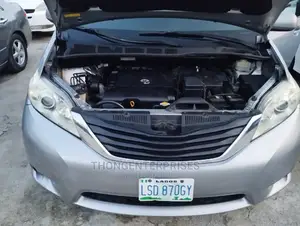 🚐 2012 Toyota Sienna Family Minivan | Available in Port Harcourt - Spacious & Well-Maintained - Image 5