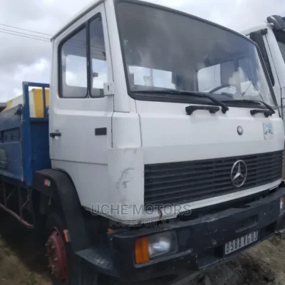 🚛 Mercedes-Benz Heavy-Duty Truck | Available in Lagos - Well-Maintained & Spacious