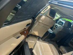 🚙 2010 Toyota Sequoia Family SUV | Available in Apapa - Well-Maintained & Spacious - Image 4