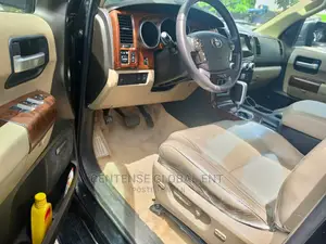 🚙 2010 Toyota Sequoia Family SUV | Available in Apapa - Well-Maintained & Spacious - Image 3