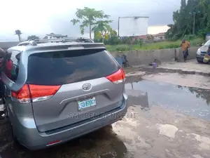 🚐 2013 Toyota Sienna Family Van | Available in Port Harcourt - Well-Maintained & Spacious - Image 3
