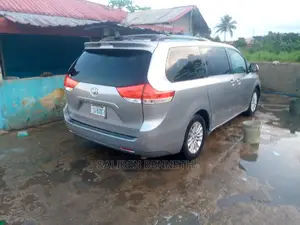 🚐 2013 Toyota Sienna Family Van | Available in Port Harcourt - Well-Maintained & Spacious - Image 4
