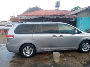 🚐 2013 Toyota Sienna Family Van | Available in Port Harcourt - Well-Maintained & Spacious - Image 5