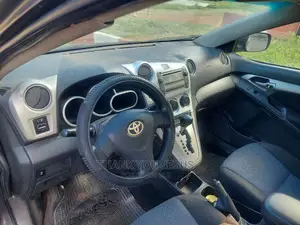 🚗 2010 Toyota Matrix Reliable Compact Car | Available in Lagos - Low Mileage & Fuel Efficient - Image 4