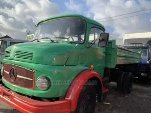 🚚 Mercedes-Benz Heavy-Duty Tipper Truck | Available in Apapa - Well-Maintained & Powerful - Image 3