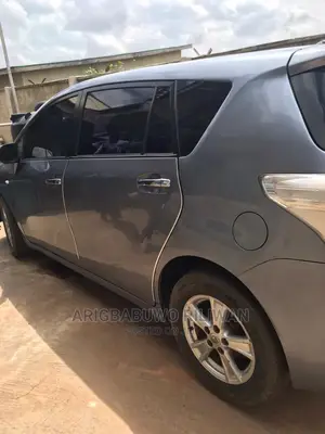 🚗 2010 Toyota Corolla Compact Sedan | Available in Oyo - Low Mileage & Reliable - Image 5