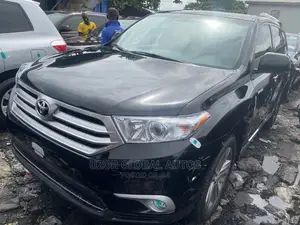 🚙 2013 Toyota Highlander Limited | Available in Lagos - Low Mileage & Family-Friendly - Image 3