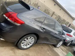 🚙 2010 Toyota Venza Spacious Crossover | Available in Ibadan - Well-Maintained & Reliable - Image 3