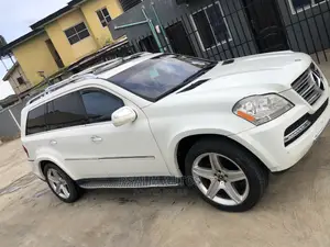 🚙 2010 Mercedes-Benz GL-Class GL 550 | Spacious Family SUV in Lagos - Well-Maintained & Reliable - Image 3