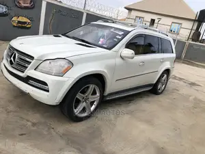 🚙 2010 Mercedes-Benz GL-Class GL 550 | Spacious Family SUV in Lagos - Well-Maintained & Reliable - Image 5