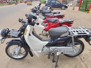 2020 Honda CB Red Motorcycle for Sale in Anambra - Low Mileage & Reliable - Image 6