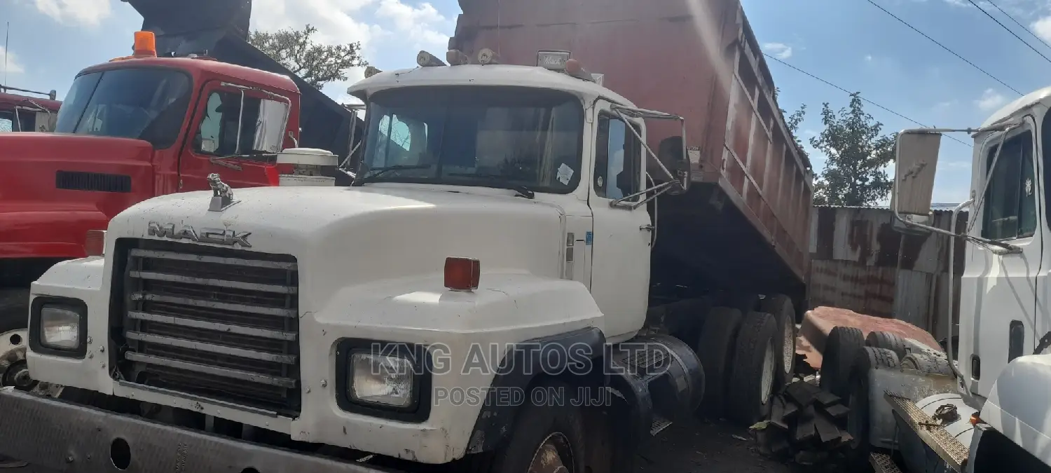 🚛 Mack Tipper Truck for Sale | Reliable Diesel in Lagos - Great Load Capacity