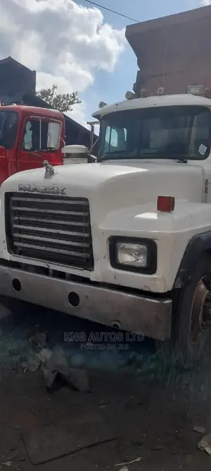 🚛 Mack Tipper Truck for Sale | Reliable Diesel in Lagos - Great Load Capacity - Image 4