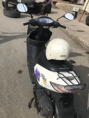 🚲 2015 Honda Dio Efficient Scooter | Available in Mushin - Low Mileage & Well-Maintained - Image 4