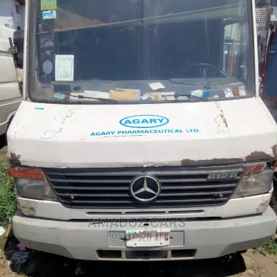 🚙 2001 Mercedes-Benz Tourismo | Available in Amuwo-Odofin - Reliable Diesel Engine, New Tires