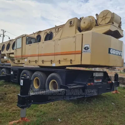 Grove 100 Ton Crane for Sale | Located in Isolo - Excellent Condition and Performance