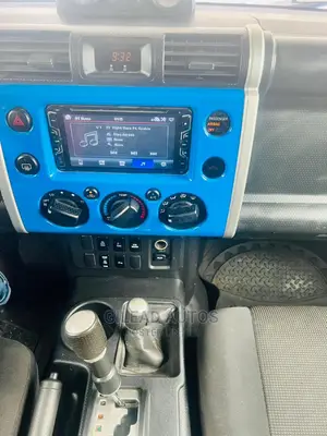 🚙 2018 Toyota FJ Cruiser for Sale in Ibadan - Well-Maintained & Spacious - Image 4