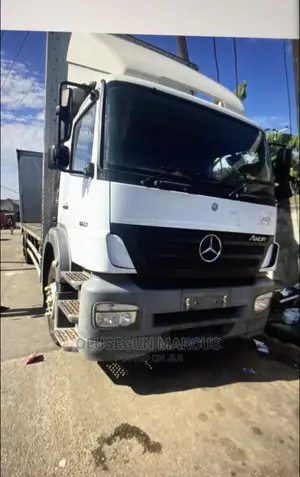 🚛 2004 Mercedes-Benz Trailer Head | Available in Ikeja - Powerful & Spacious - Image 5
