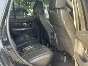 🚙 2013 Land Rover Range Rover Sport | Family-Friendly SUV in Lagos - Luxurious & Powerful - Image 5