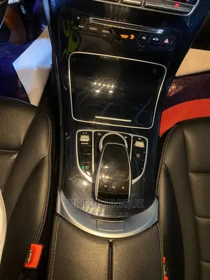 🚗 2017 Mercedes-Benz C-Class C 300 4MATIC | Available in Lagos - Low Mileage & Family-Friendly - Image 4