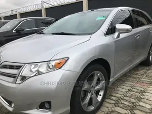 🚙 Toyota Venza Limited SUV | Available in Ikeja - Low Mileage & Well-Maintained - Image 3