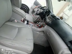 🚙 2010 Toyota Highlander Hybrid SUV | Available in Ikeja - Spacious & Eco-Friendly - Image 4